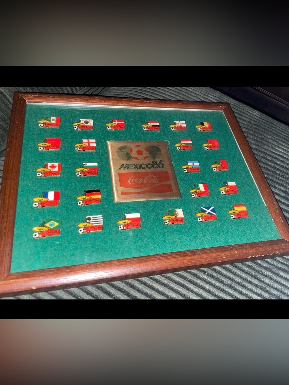 World Cup Coca Cola Framed Mexico 86 Flag Pin Set on Green Felt, RARE collector